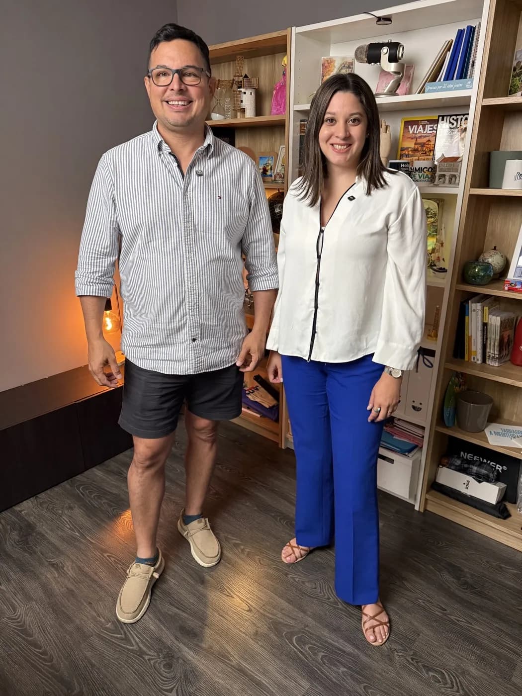 Hildemaro Solís y Maricarmen Echeverría en la oficina